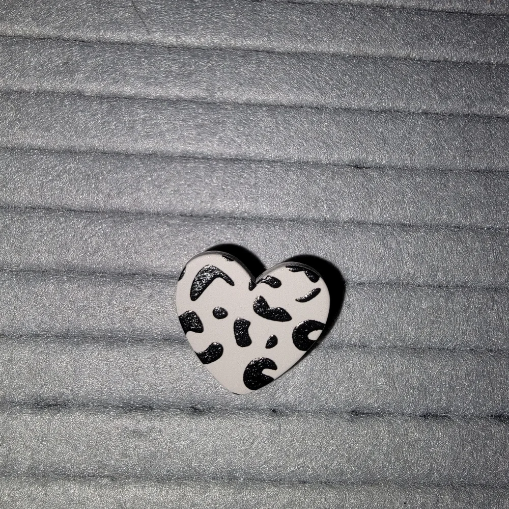 🧡LEOPARD Print Acrylic Heart Shaped Earrings